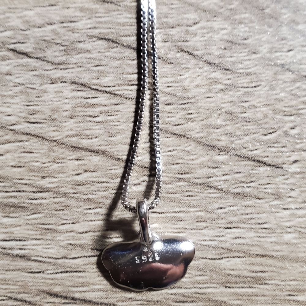 Beautiful Silver Ginkgo Biloba Leaf Necklace - Picture 3 of 3